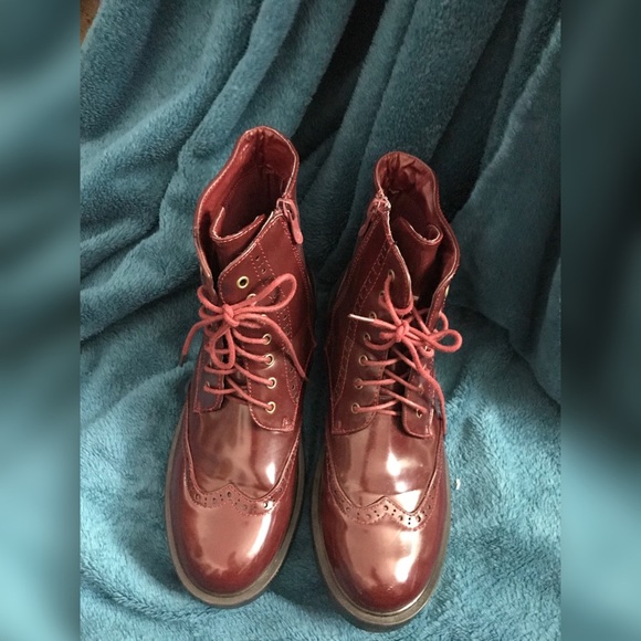 CUTE! Burgundy patent short boots Sz 10 - Picture 4 of 5